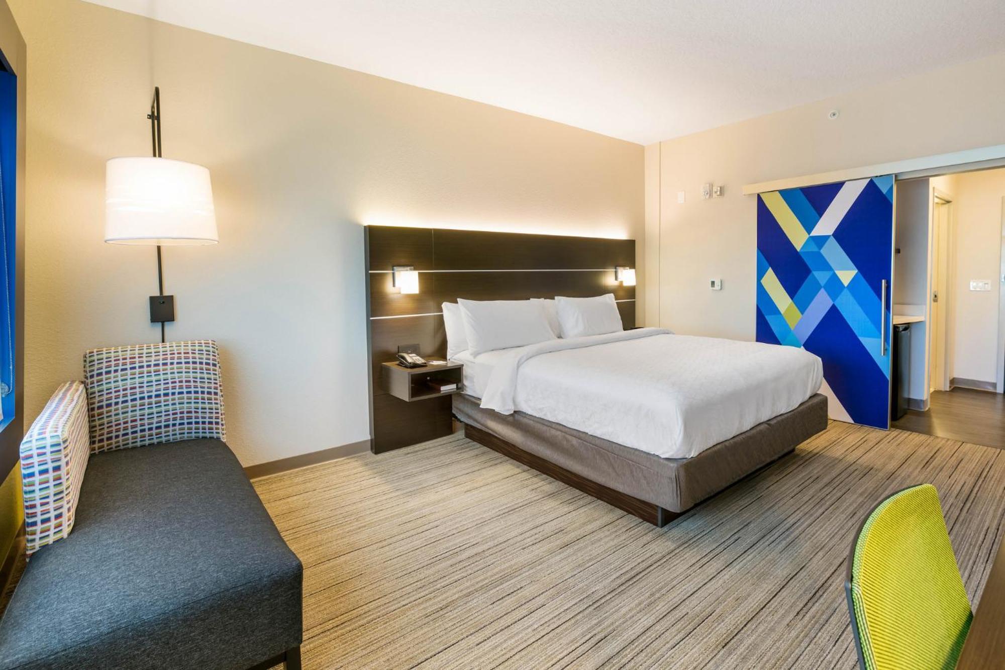 Standard King Room with Accessible Tub - Mobility Access,957874894:JPEG