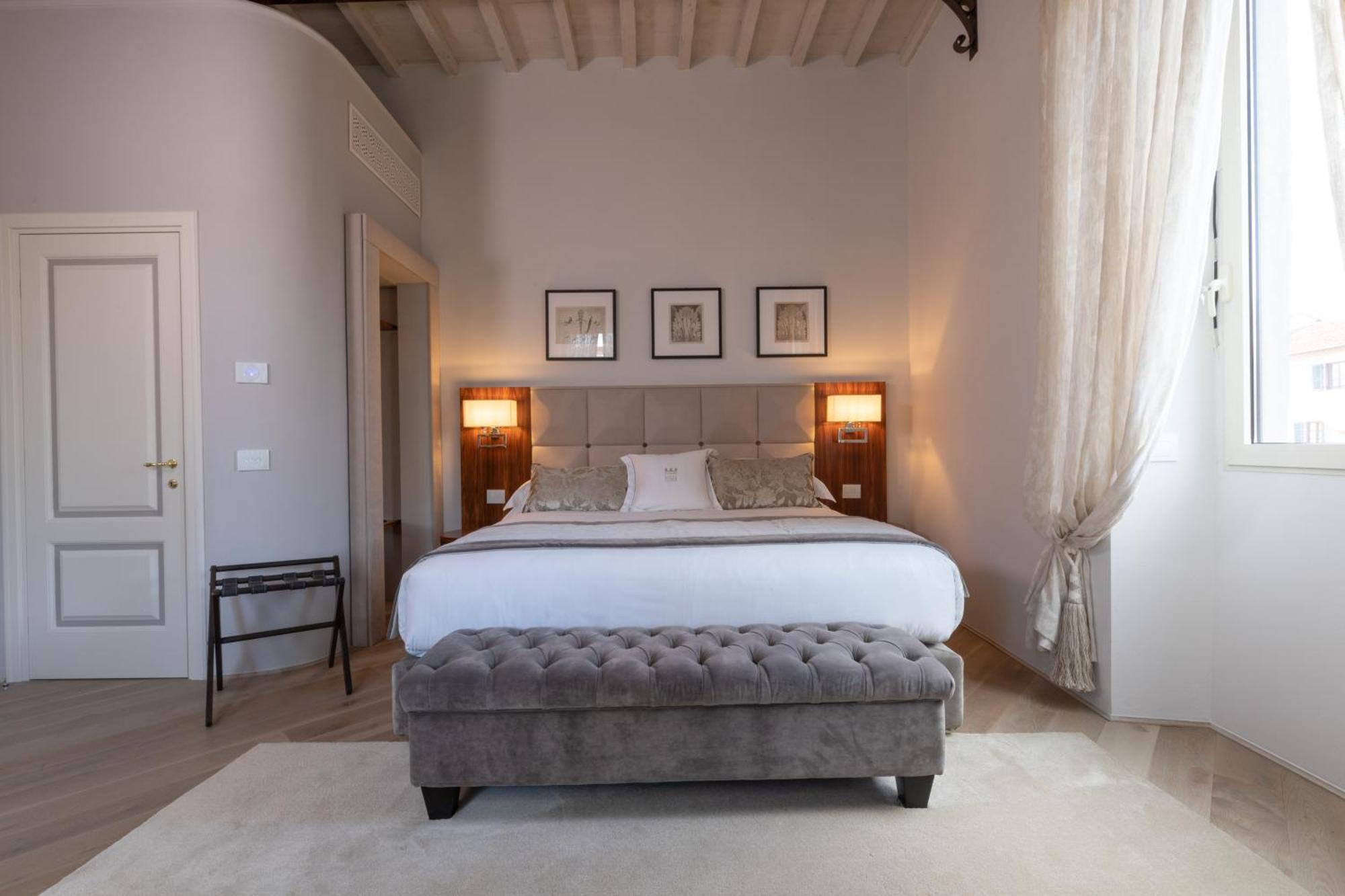 Raffaello Deluxe Suite Duomo View Spa Bath