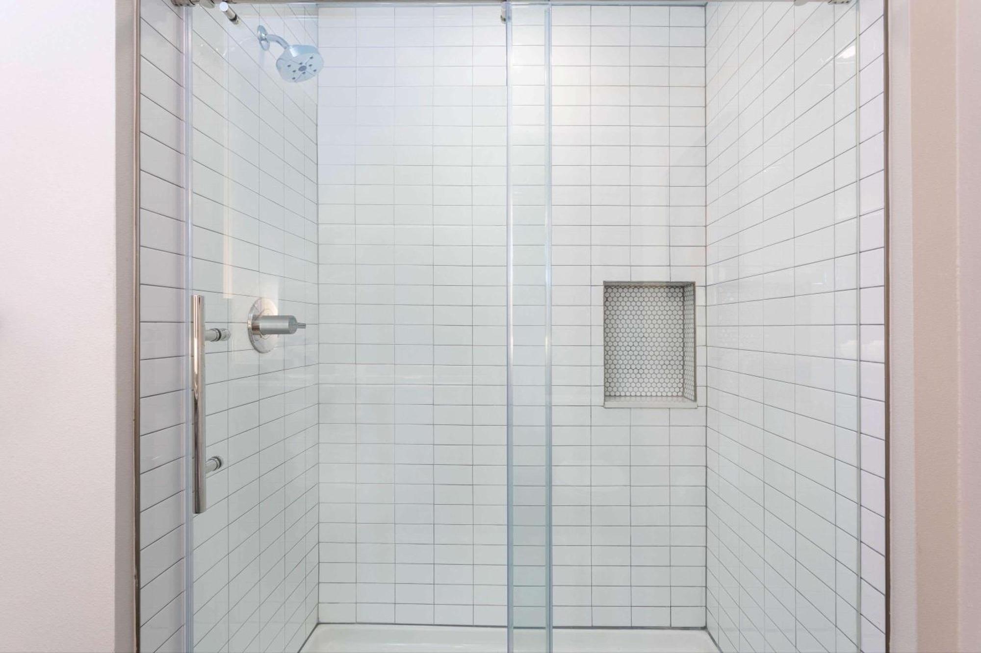 Deluxe King Room Mobility Access or Non-Smoking