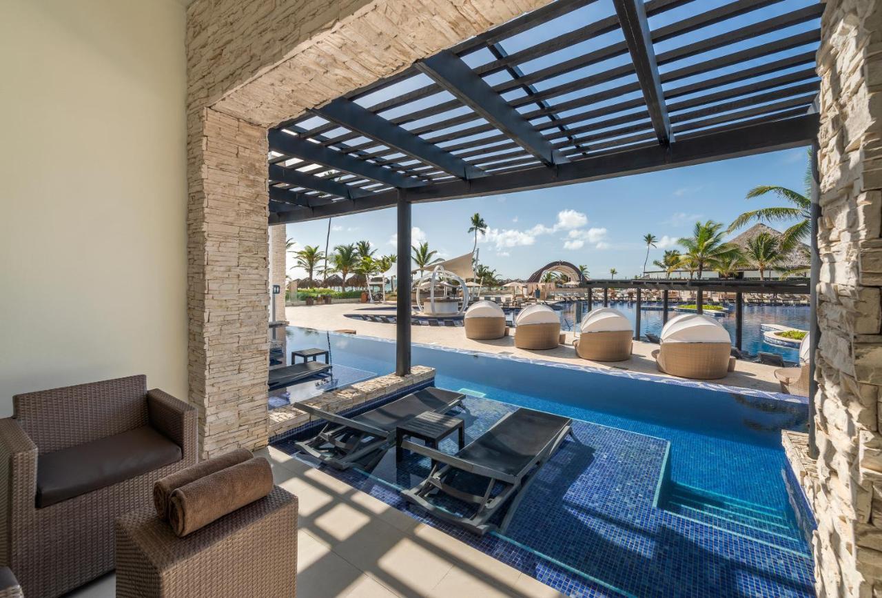 Luxury Junior Suite Swim Out Diamond Club