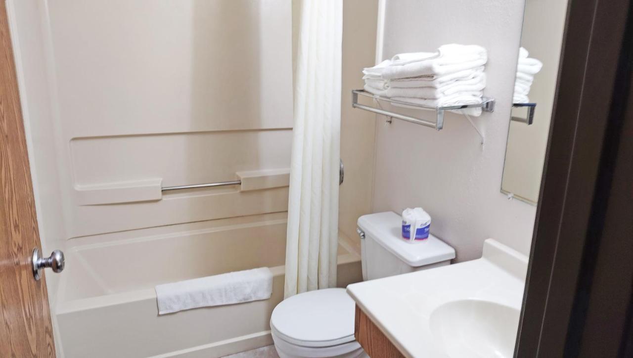 Queen Room with Two Queen Beds - Non-Smoking,1300129345:JPEG