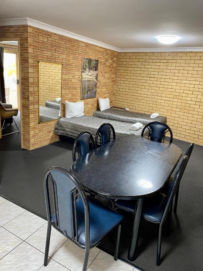 Two-Bedroom Apartment (Non Pet-Friendly),1305400033:JPEG