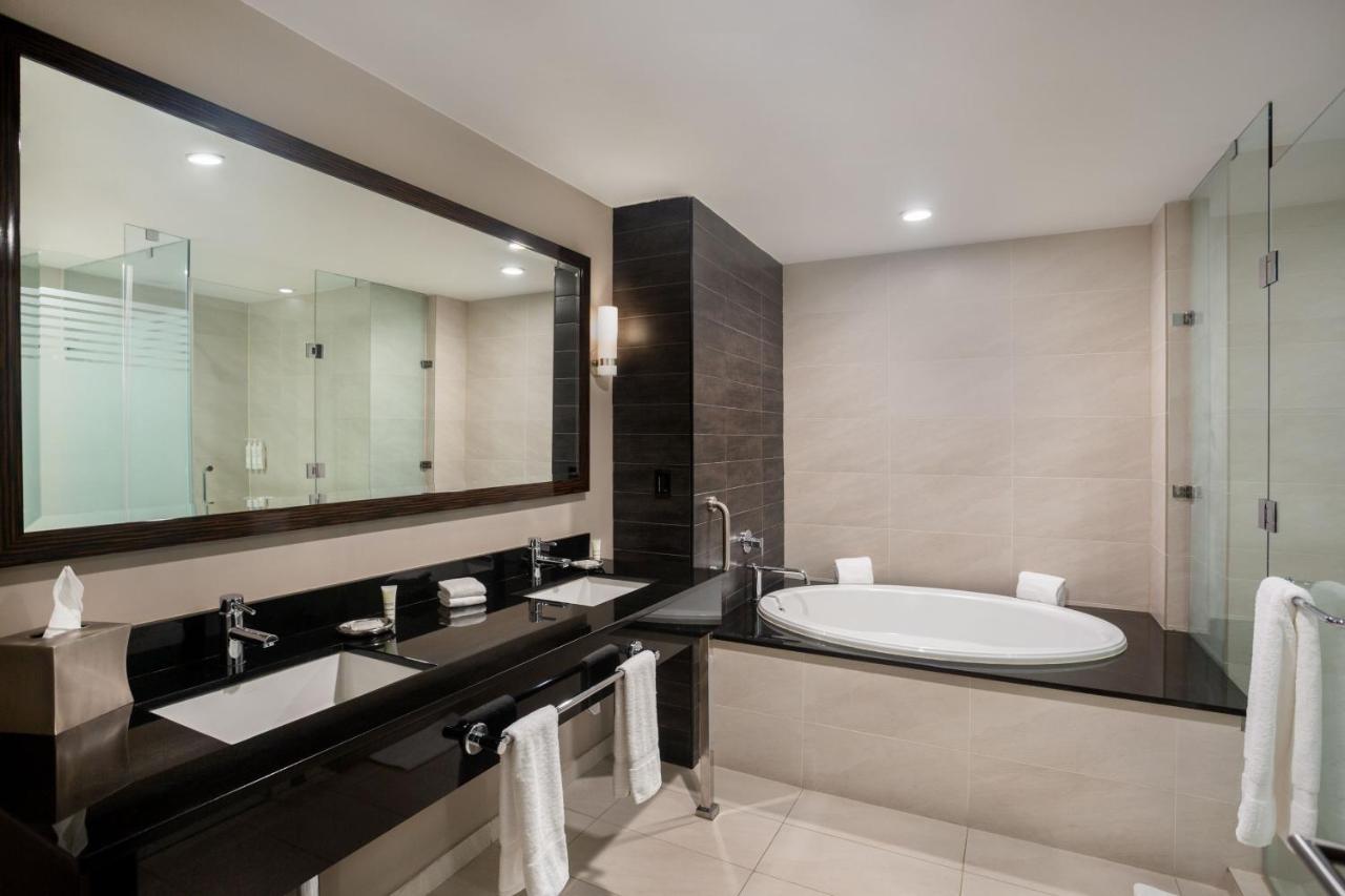 One-Bedroom King Suite with City View,1365899948:JPEG
