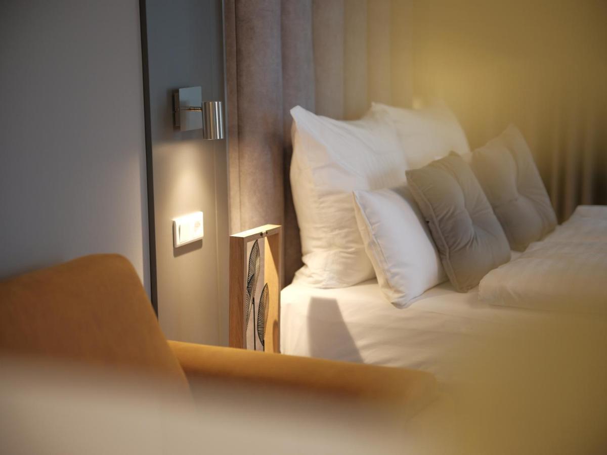 Superior Studio,1324362628:JPEG