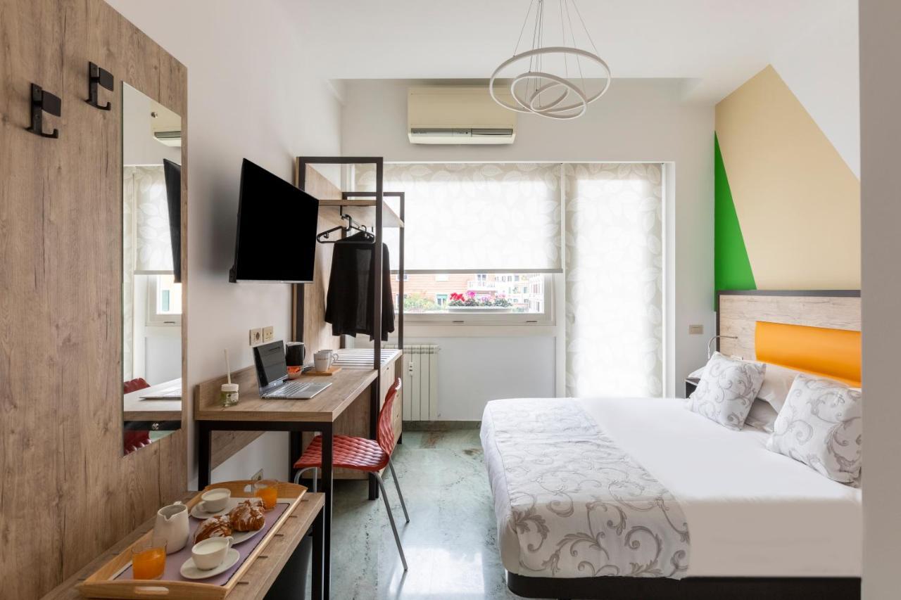 Double Room,1331399132:JPEG