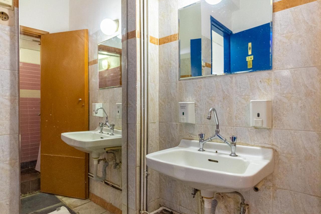 Single Room with Shared Bathroom