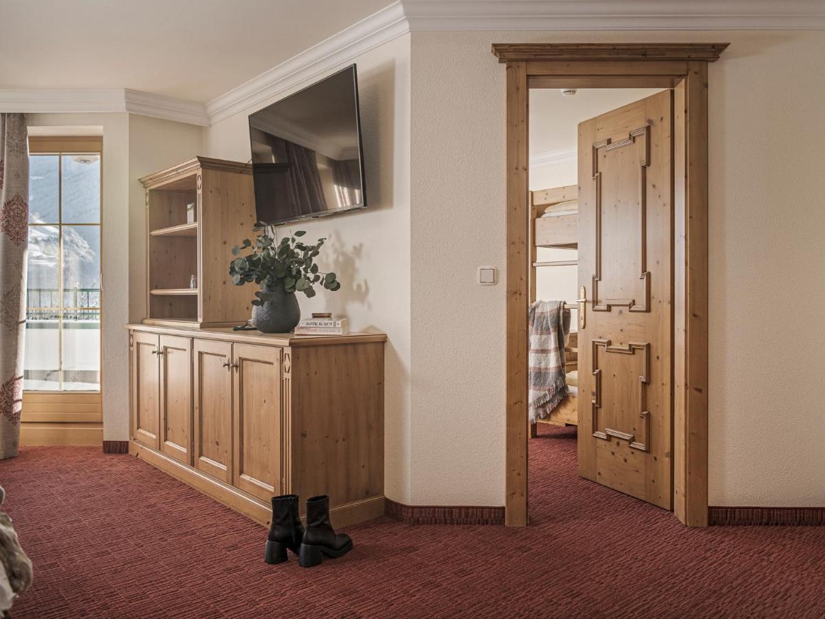 Family Room,1339032962:JPEG