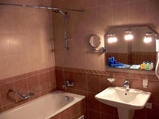 Standard Suite,703212199:JPEG