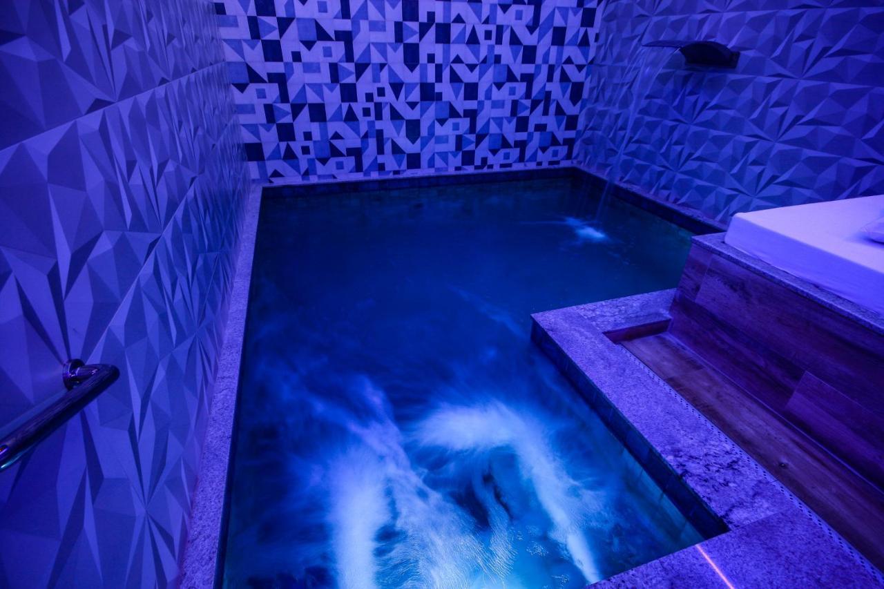Deluxe Double Room with Pool Access,1351197145:JPEG