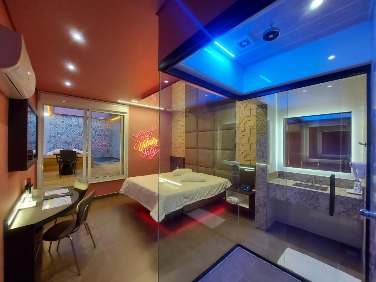 Deluxe Double Room with Pool Access,1351215781:JPEG