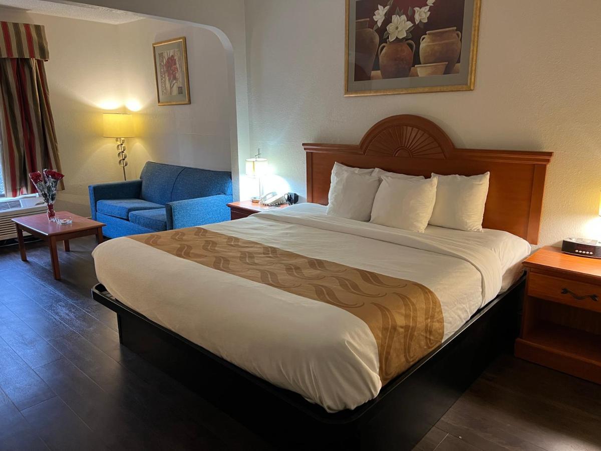 King Suite - Non-Smoking,1380784451:JPEG