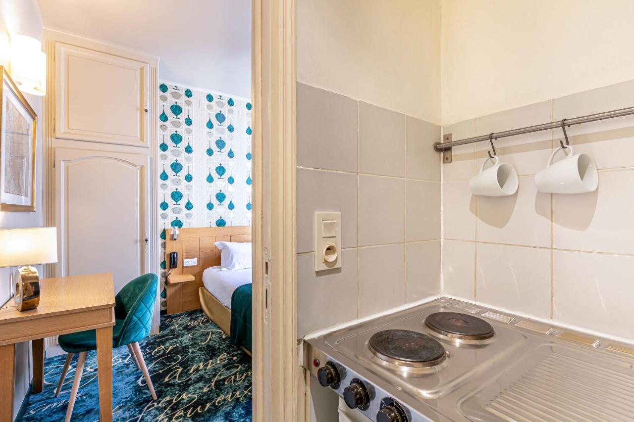 Room Rostand kitchenette
