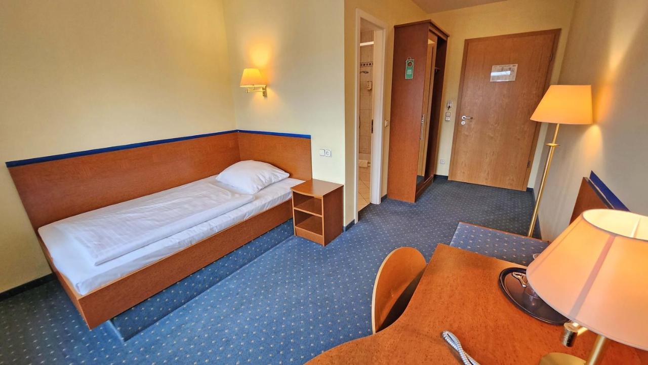 Single Room,1357113755:JPEG