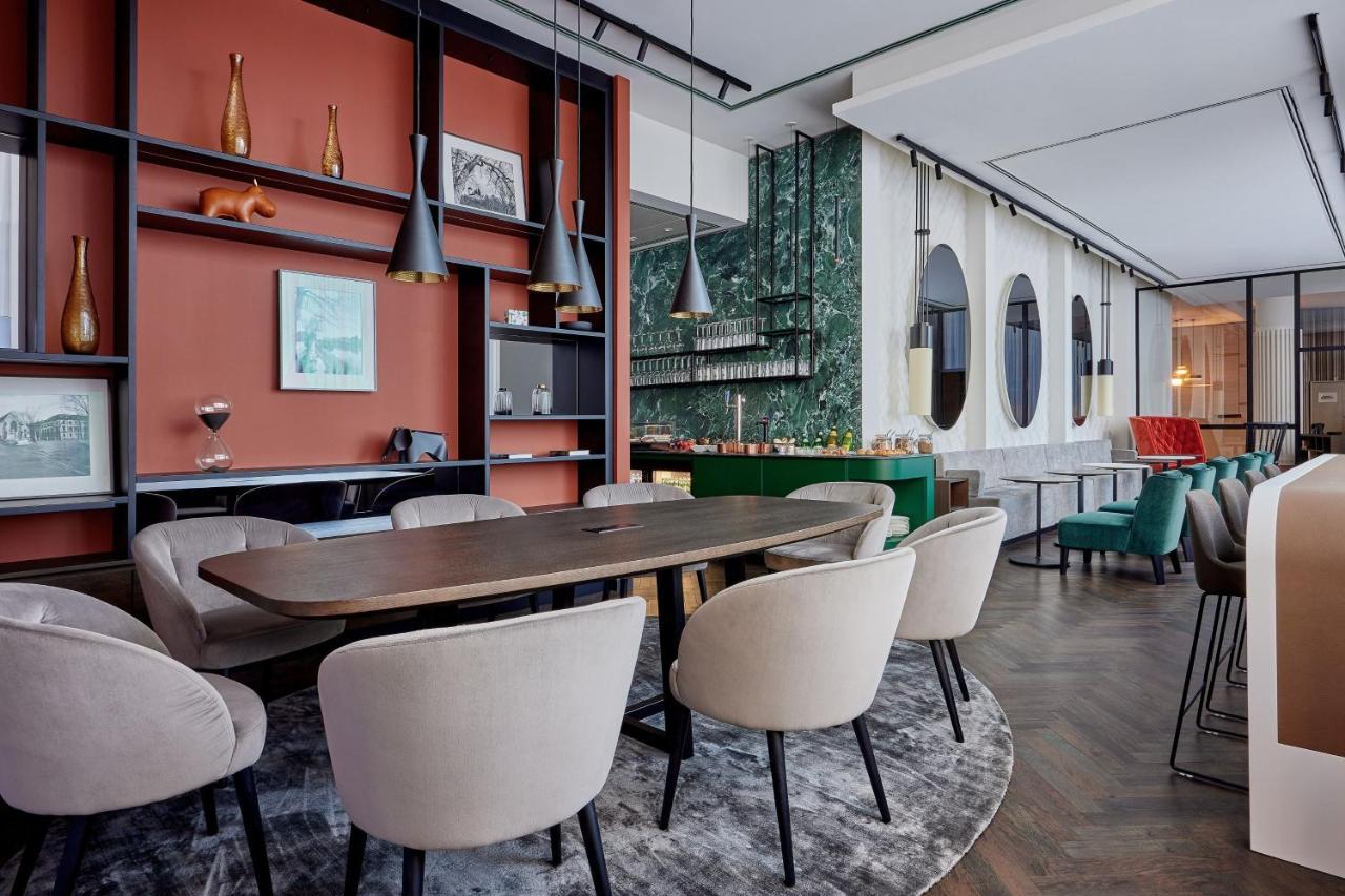 King Room Club Lounge Access