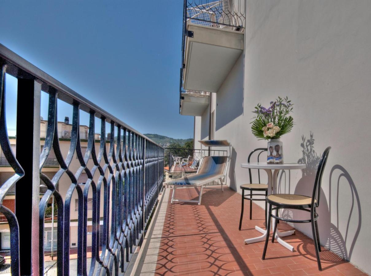 Studio,1382380844:JPEG