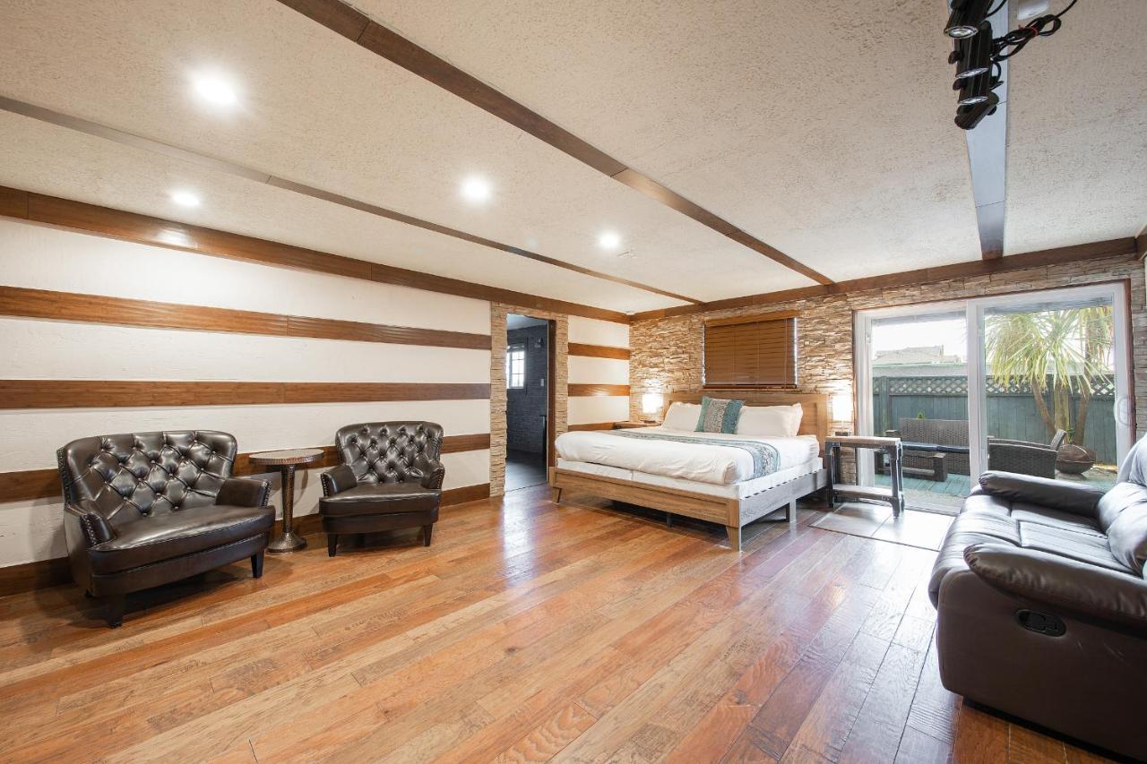 Two-Bedroom Apartment,1395825260:JPEG