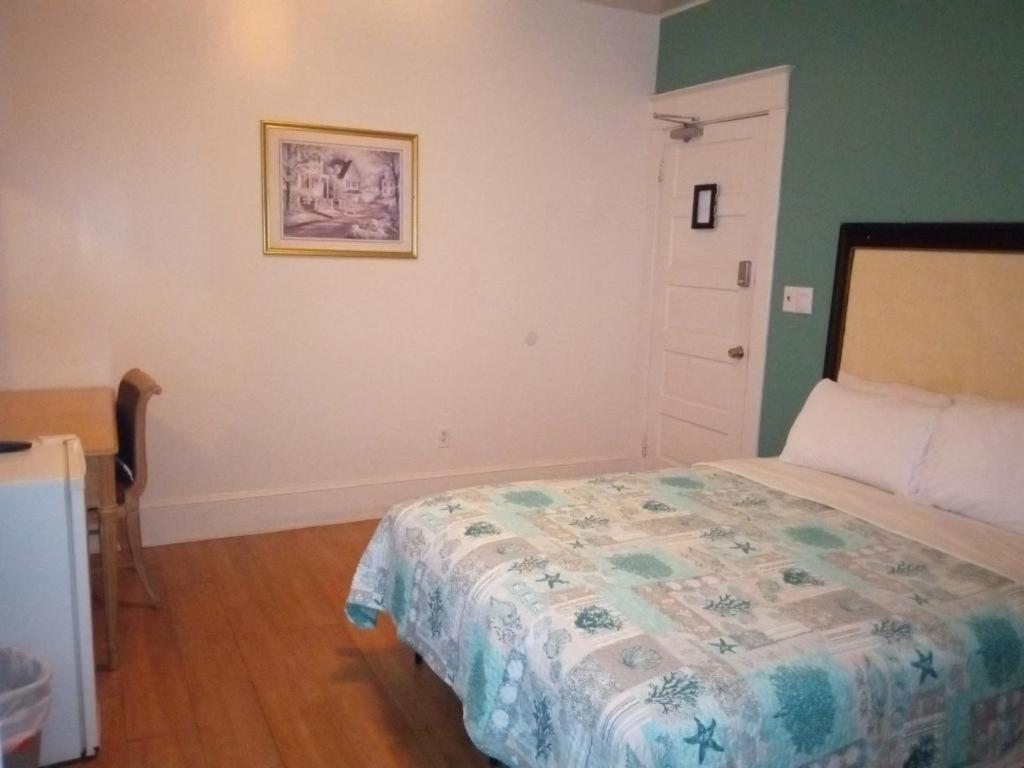 Queen Room,1396409867:JPEG