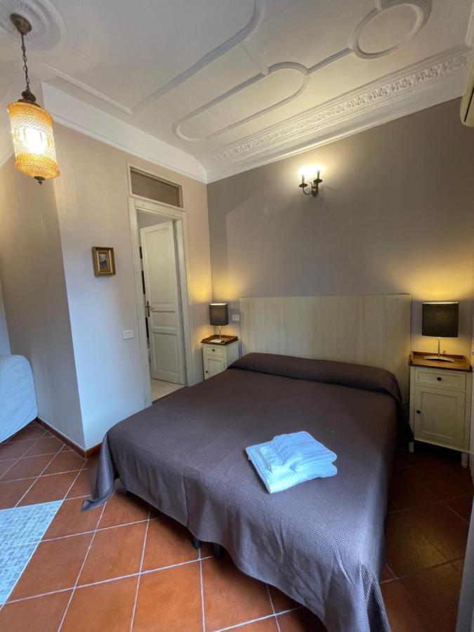 Quarto Grande com Cama de Casal ou 2 de Solteiro