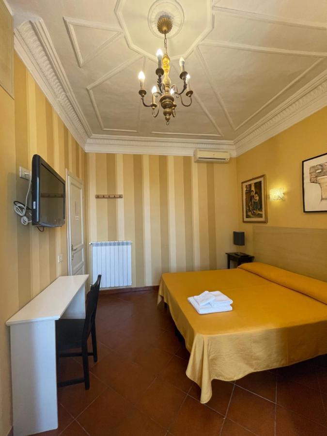 Quarto com Cama de Casal ou 2 de Solteiro