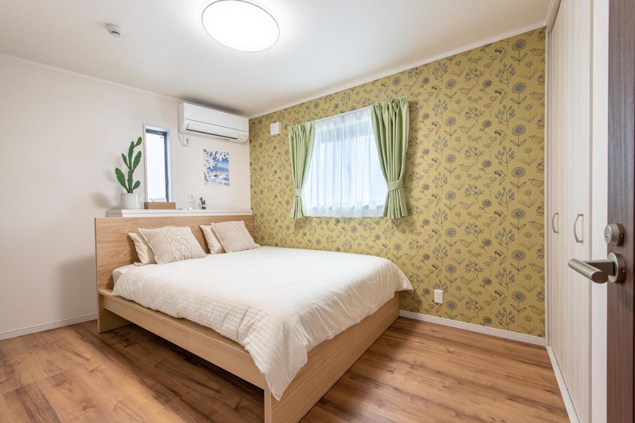 Queen Room with Shared Bathroom,1423715337:JPEG
