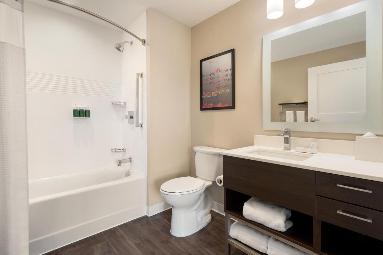 Studio with 2 Queen, Courtyard view