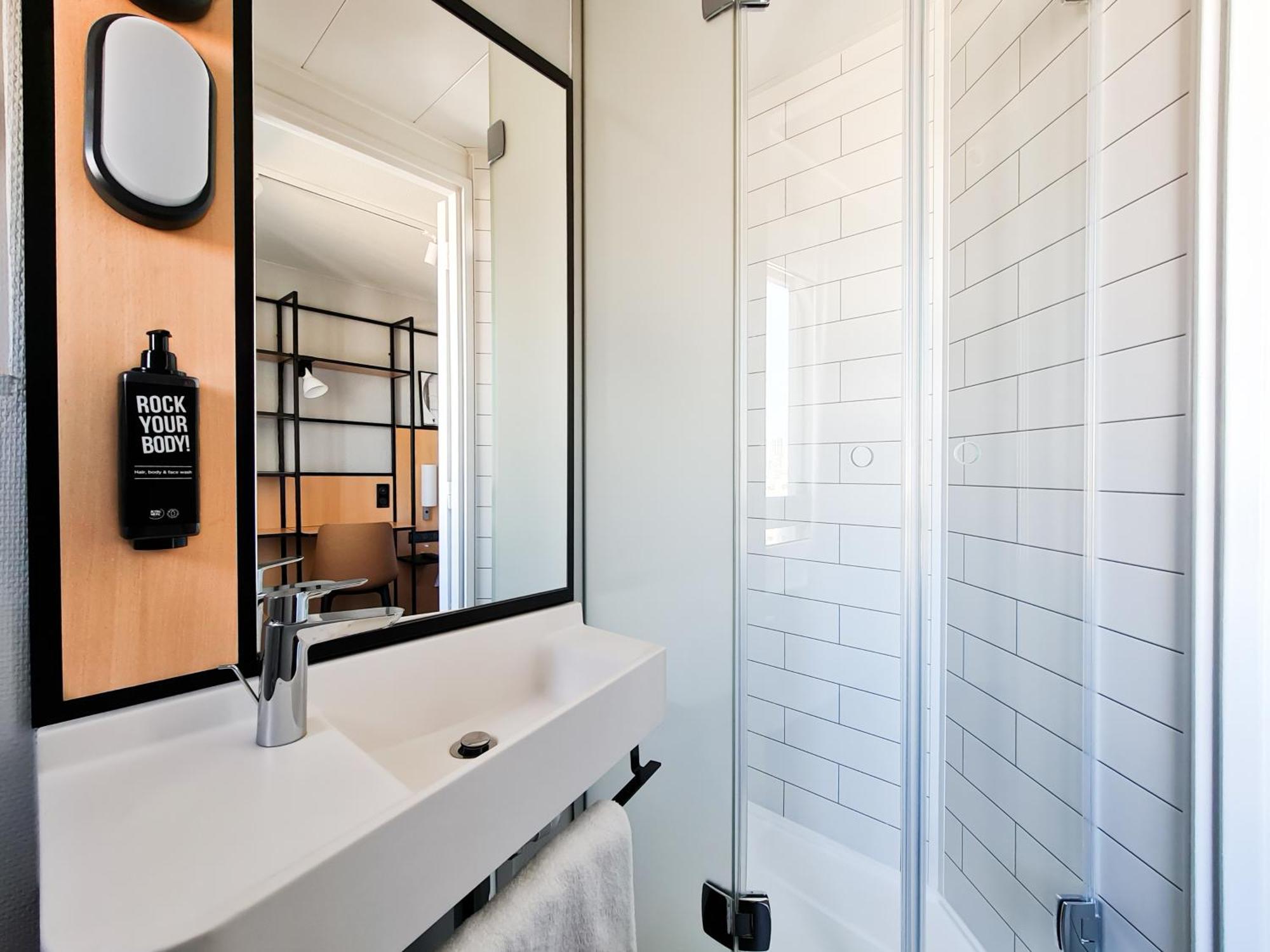 Standard Twin Room,1742825974:JPEG