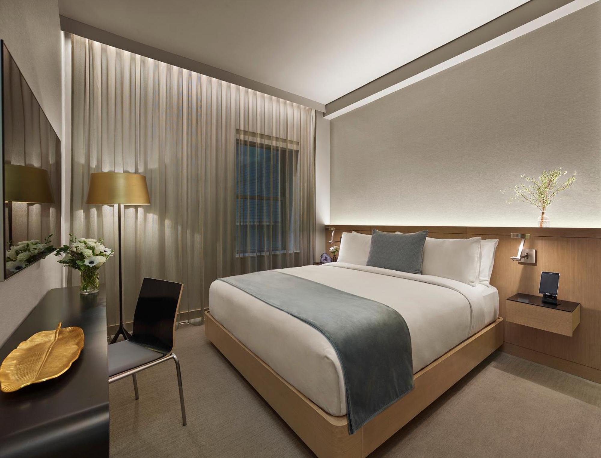 Deluxe King Bed Accessible,1600246374:JPEG