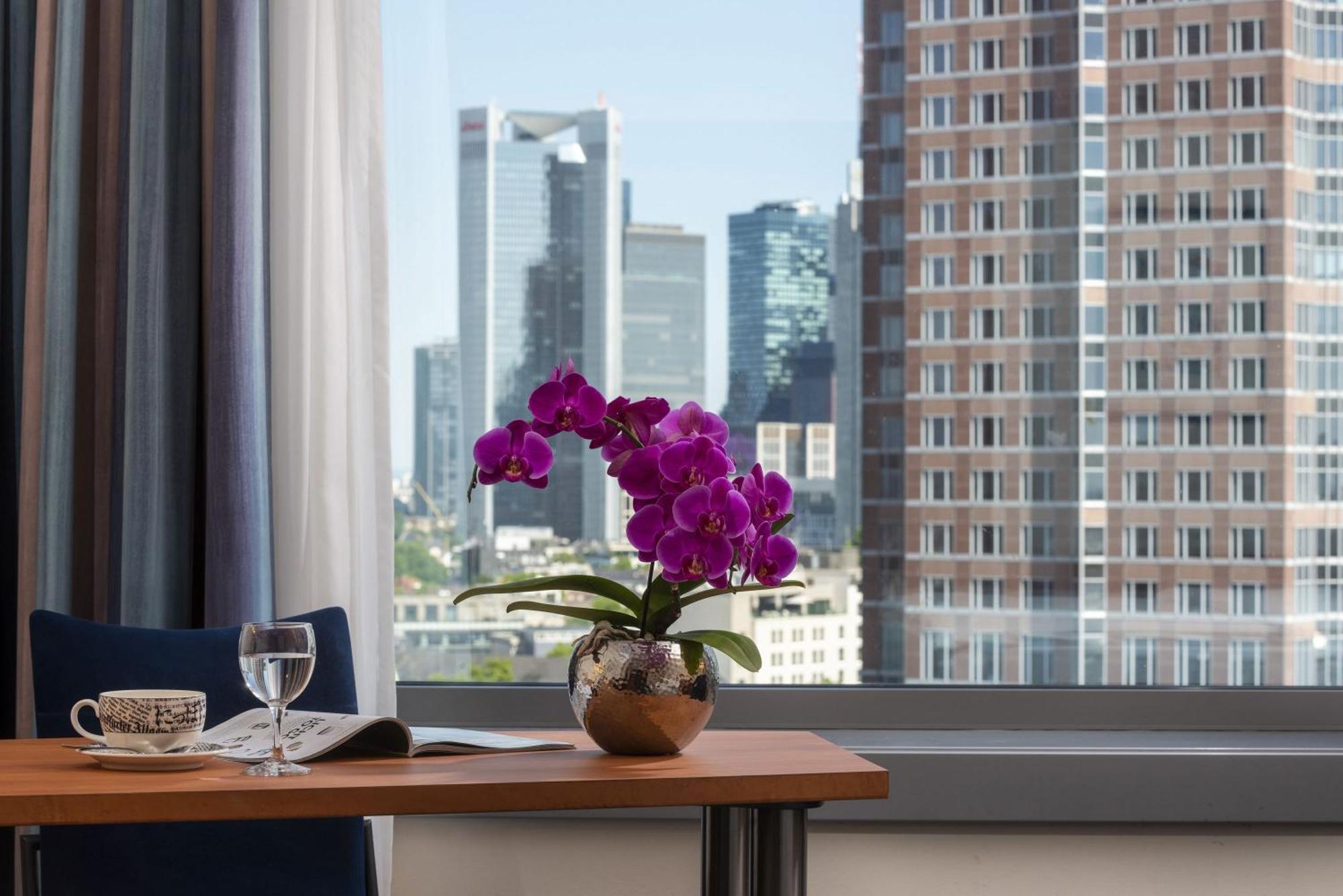 Superior Skyline Twin Room
