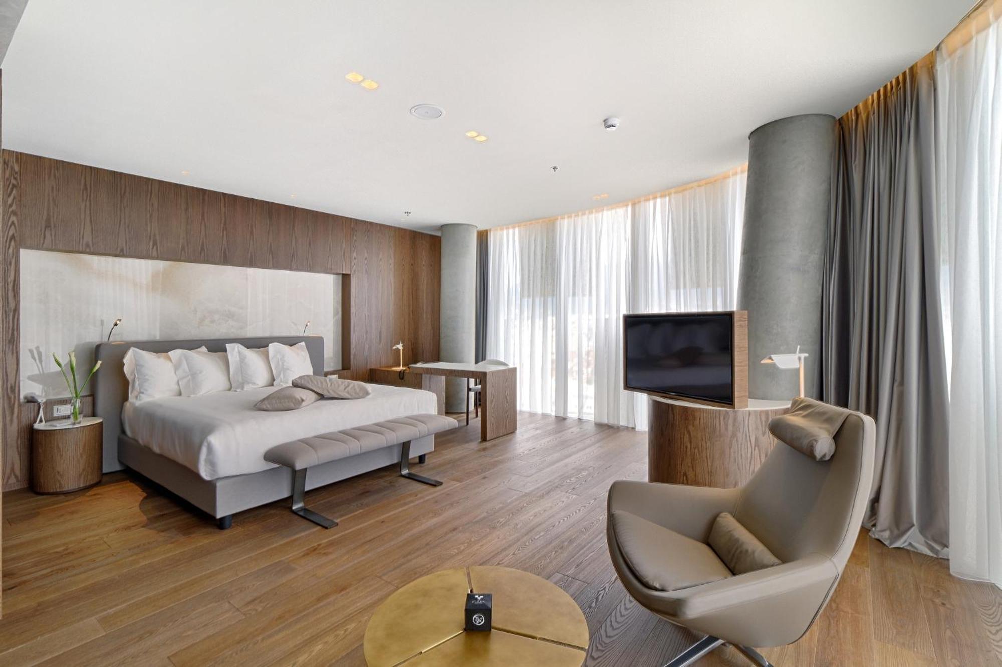 Deluxe Double Room City View