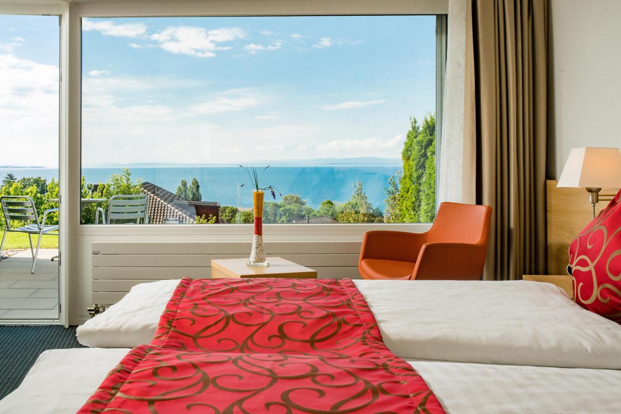Deluxe Zimmer mit Queensize-Bett, Balkon und Seeblick