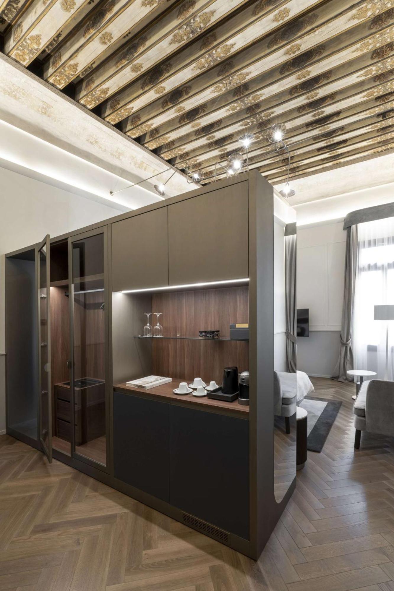 Renaissance Junior Suite