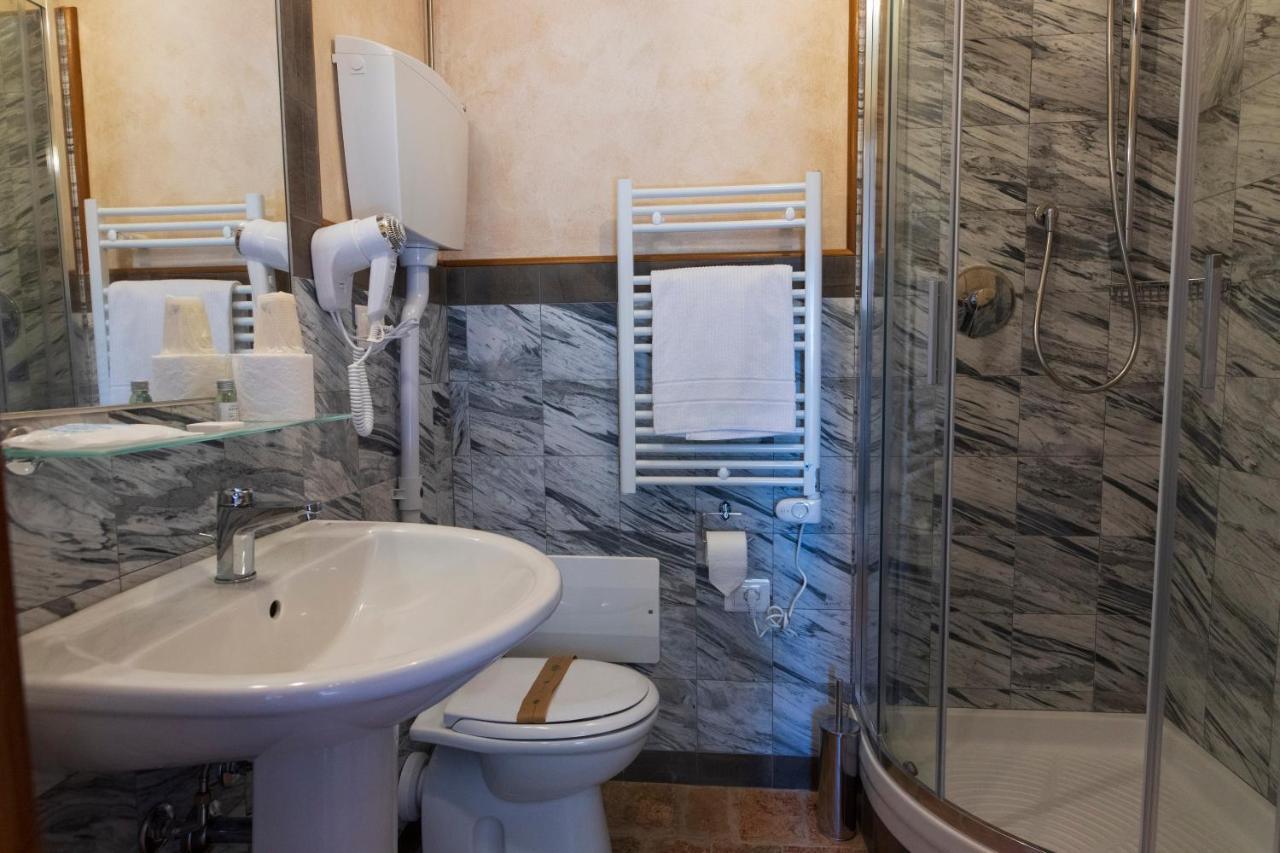 Single Room Private Bathroom,1466128388:JPEG