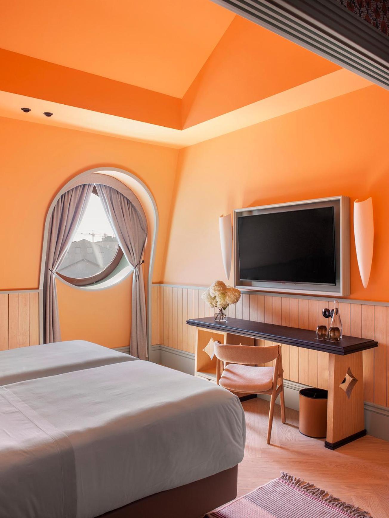 Superior Twin Room Aliados View