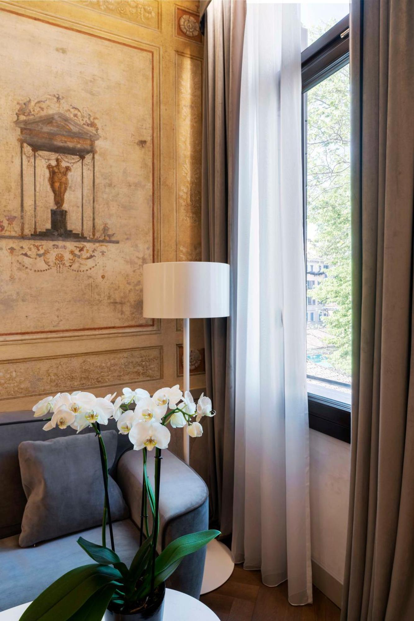 Renaissance Junior Suite