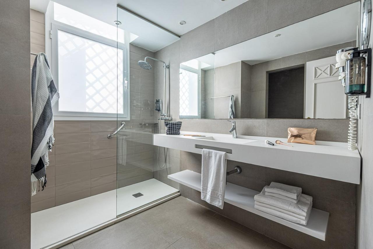 Superior Double Room with Sea View (2 adults + 1 child),1498477867:JPEG
