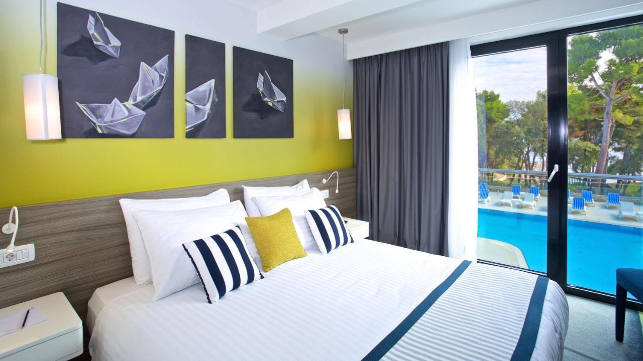 Standard Double Room Pool View,1498627531:JPEG