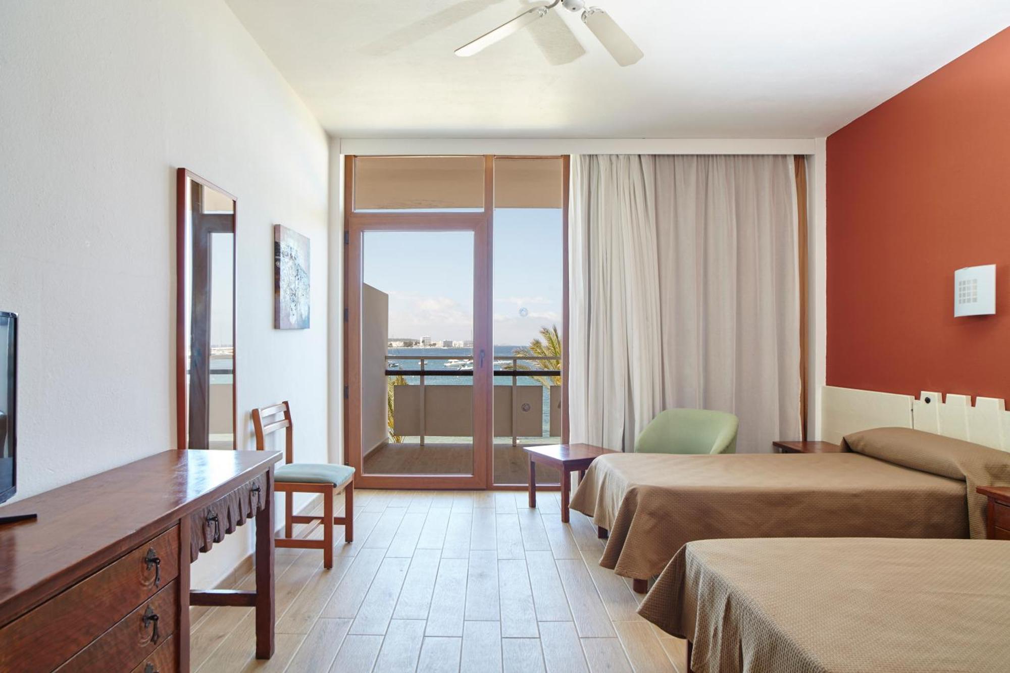 Double or Twin Room Sea View