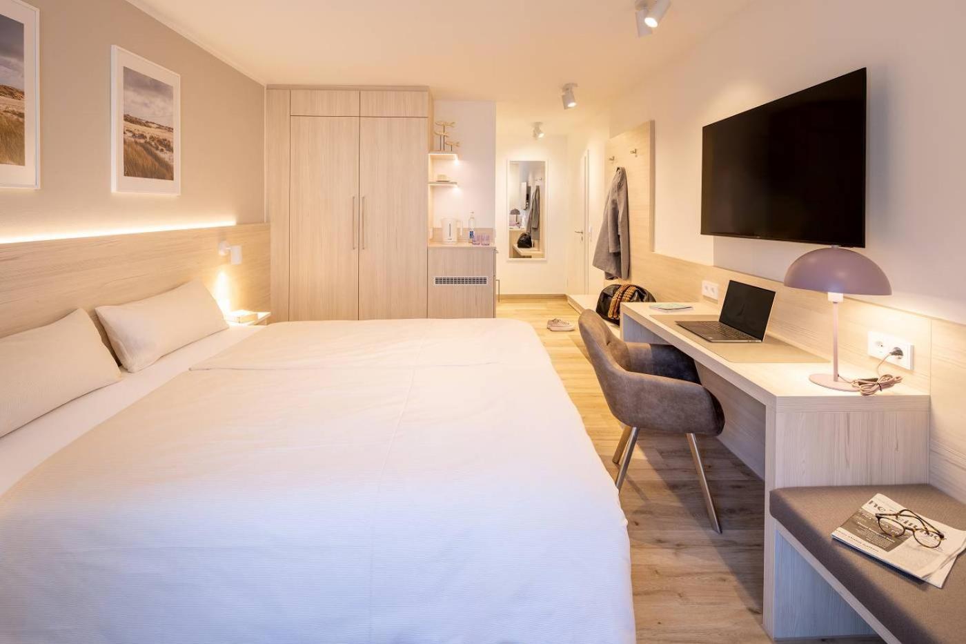 Large Double Room,1499312263:JPEG