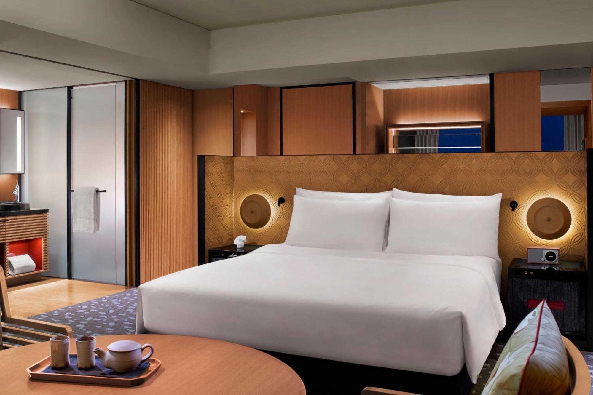 Deluxe Zimmer KYOTO mit 1 Kingsize-Bett und Blick auf den Innenhof
