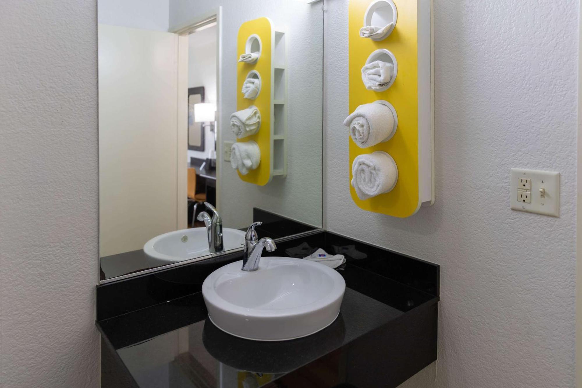 Deluxe Quadruple Room - Non-Smoking,1509336448:JPEG