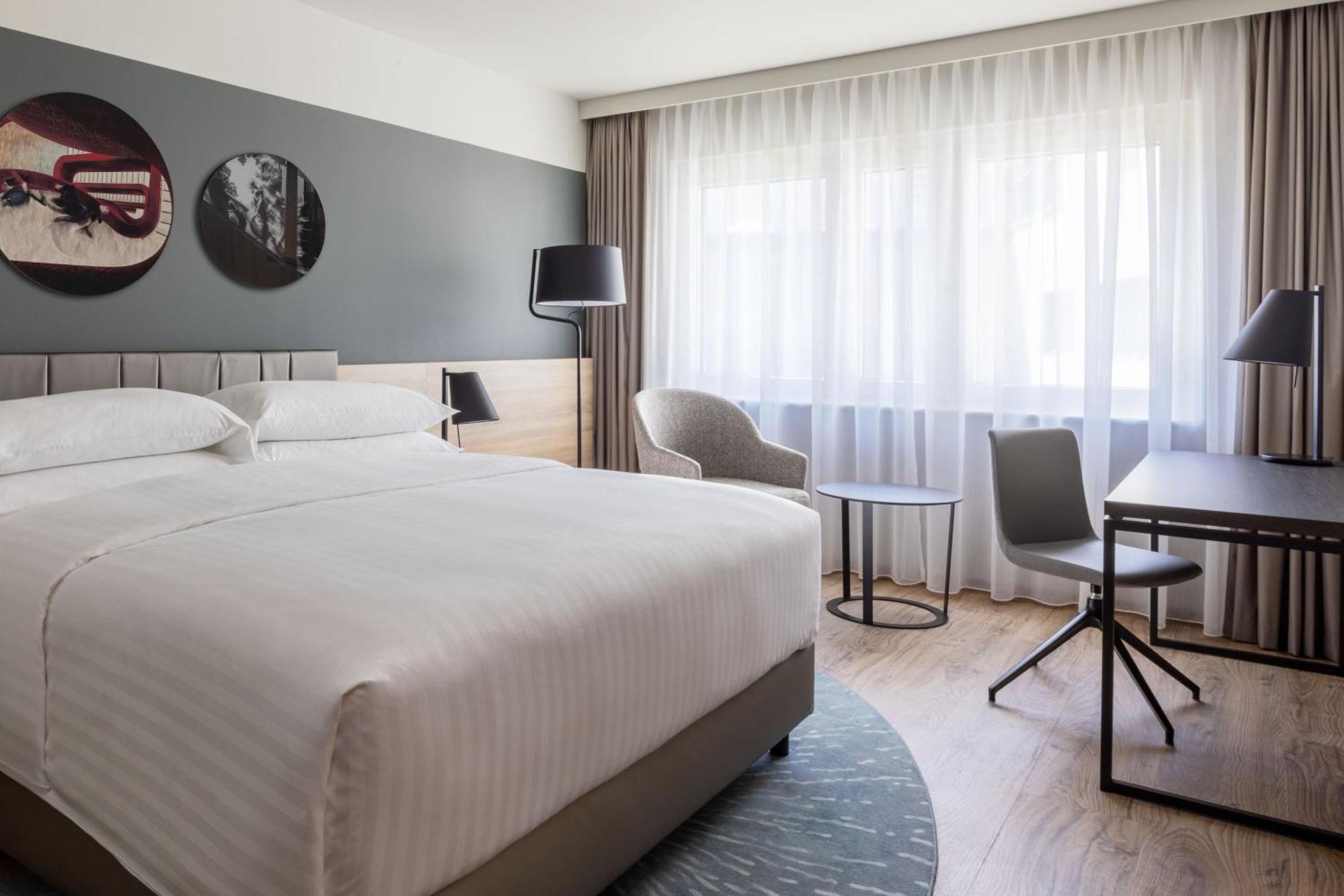 Superior King Room