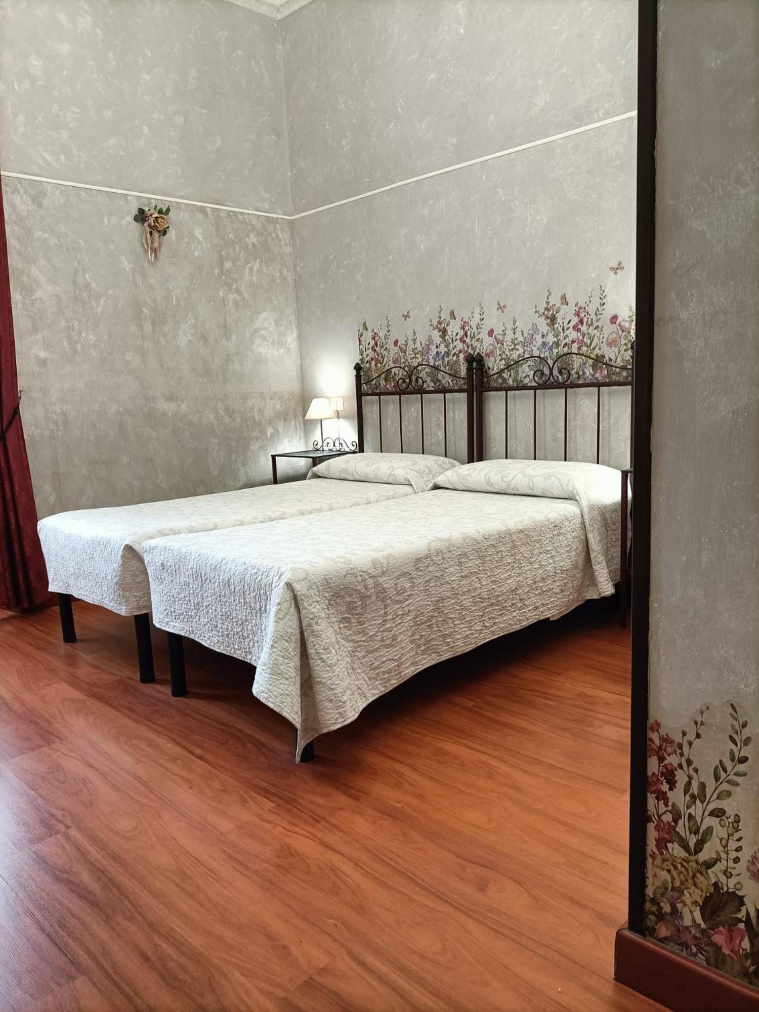 Standaard Tweepersoonskamer met Gedeelde Badkamer