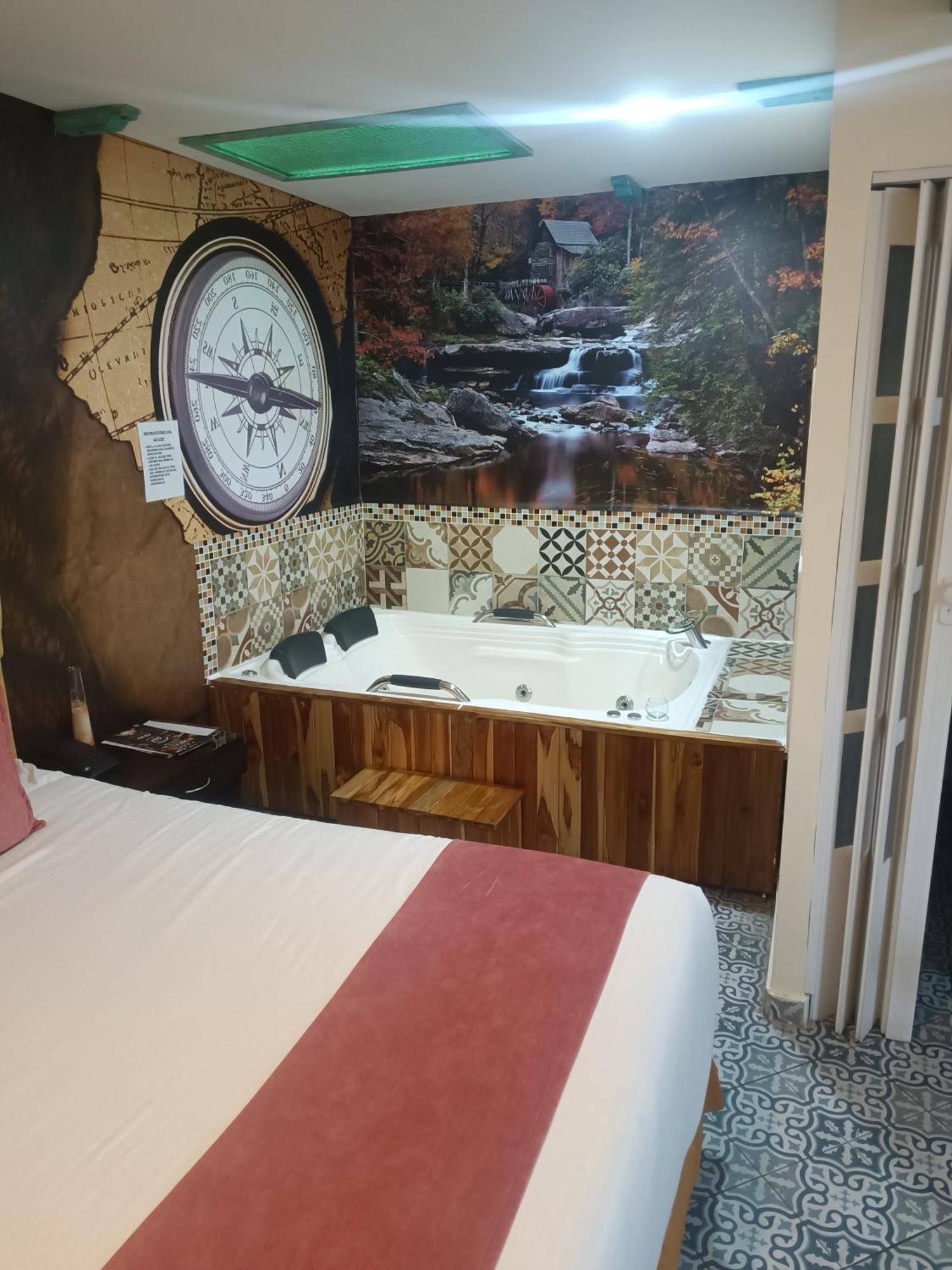Deluxe Suite Spa Bath