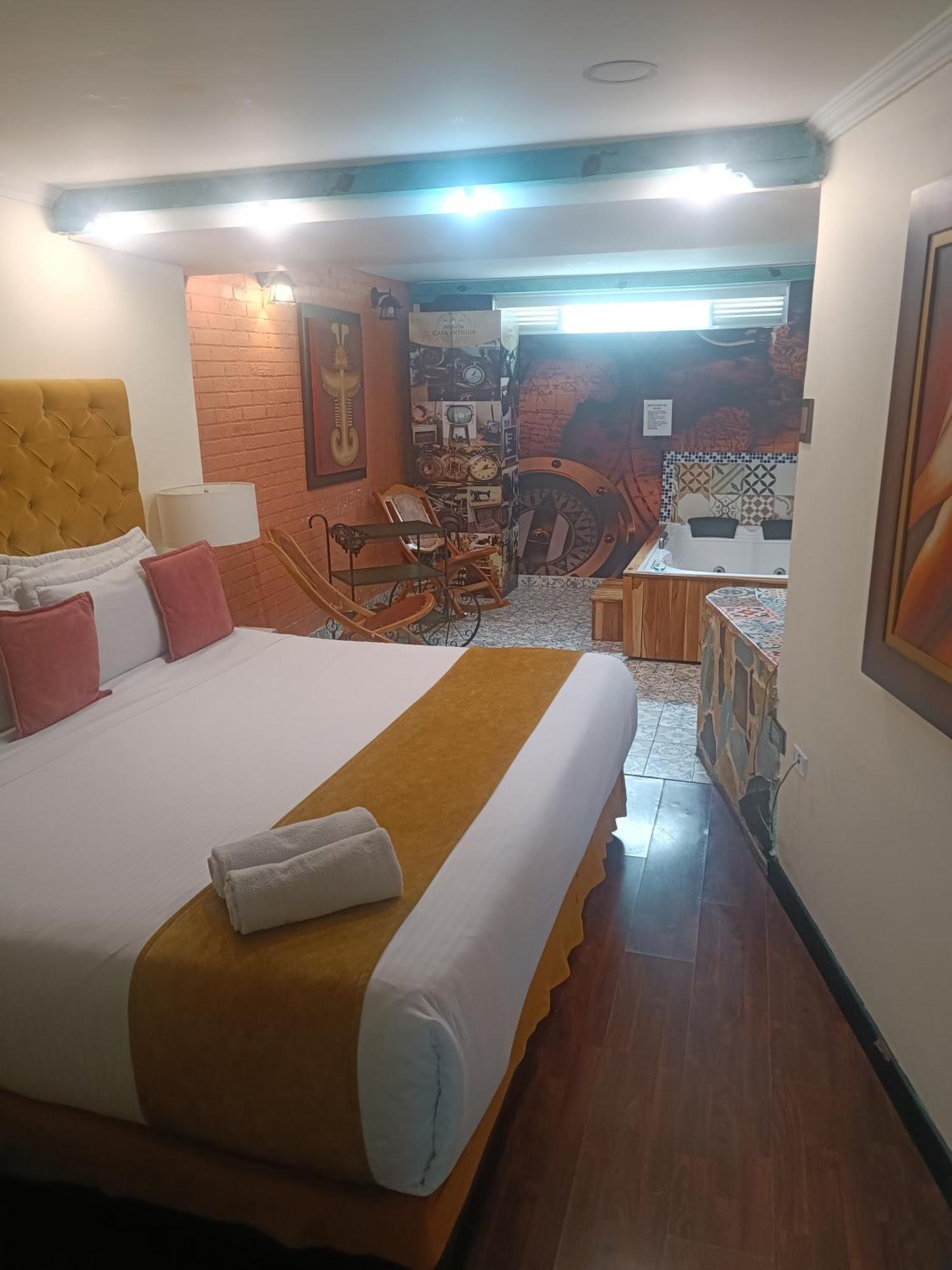 Deluxe Suite Spa Bath