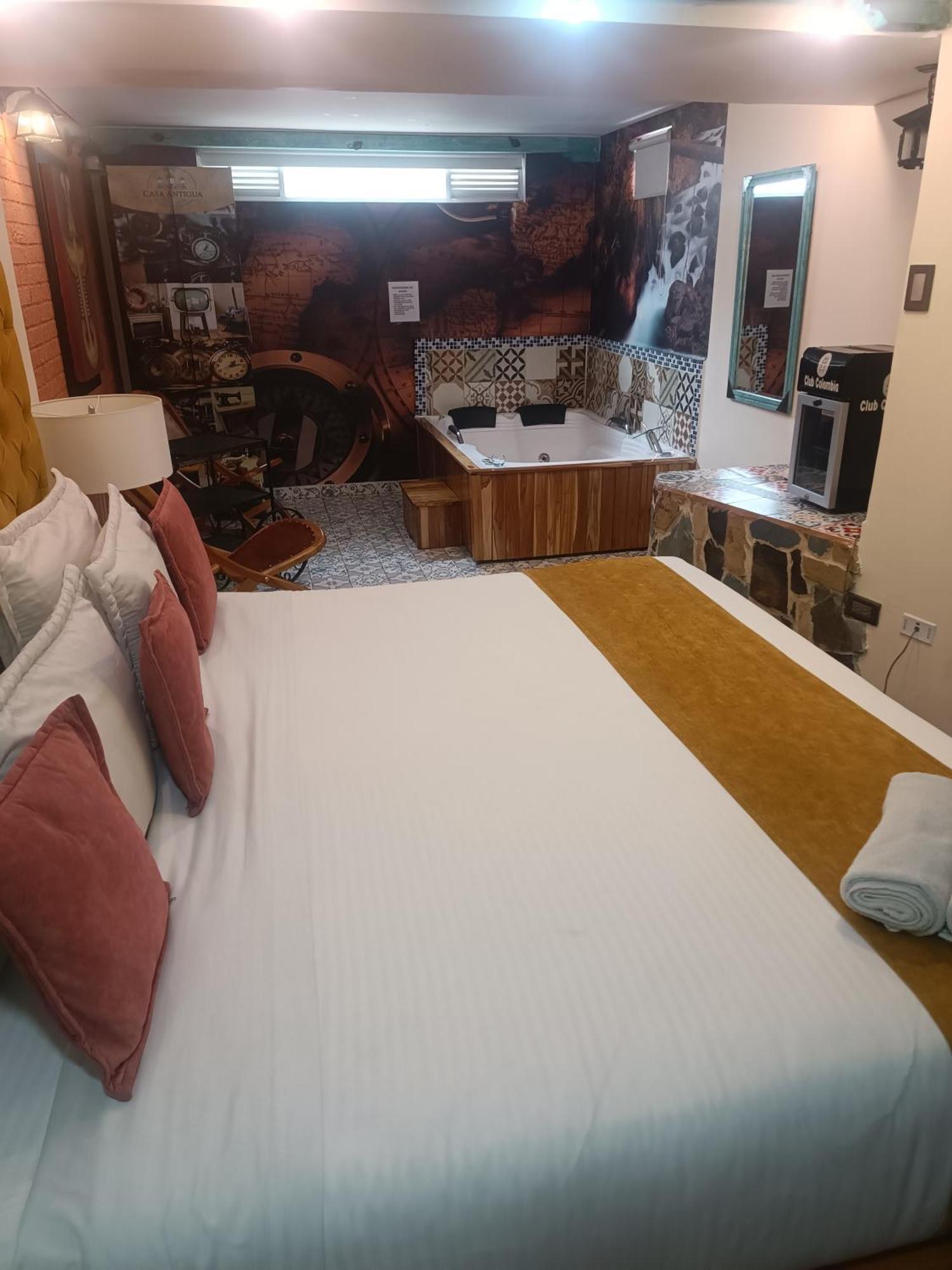 Deluxe Suite Spa Bath