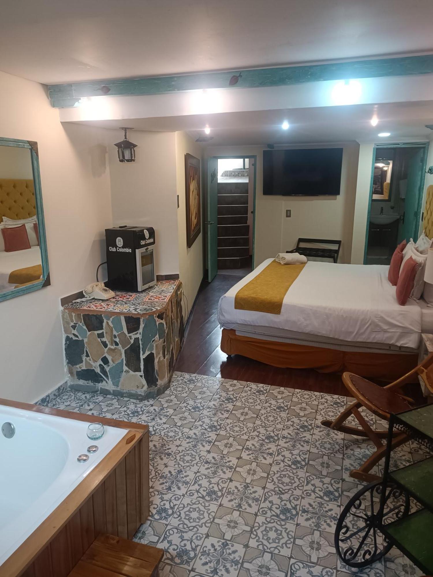 Deluxe Suite Spa Bath