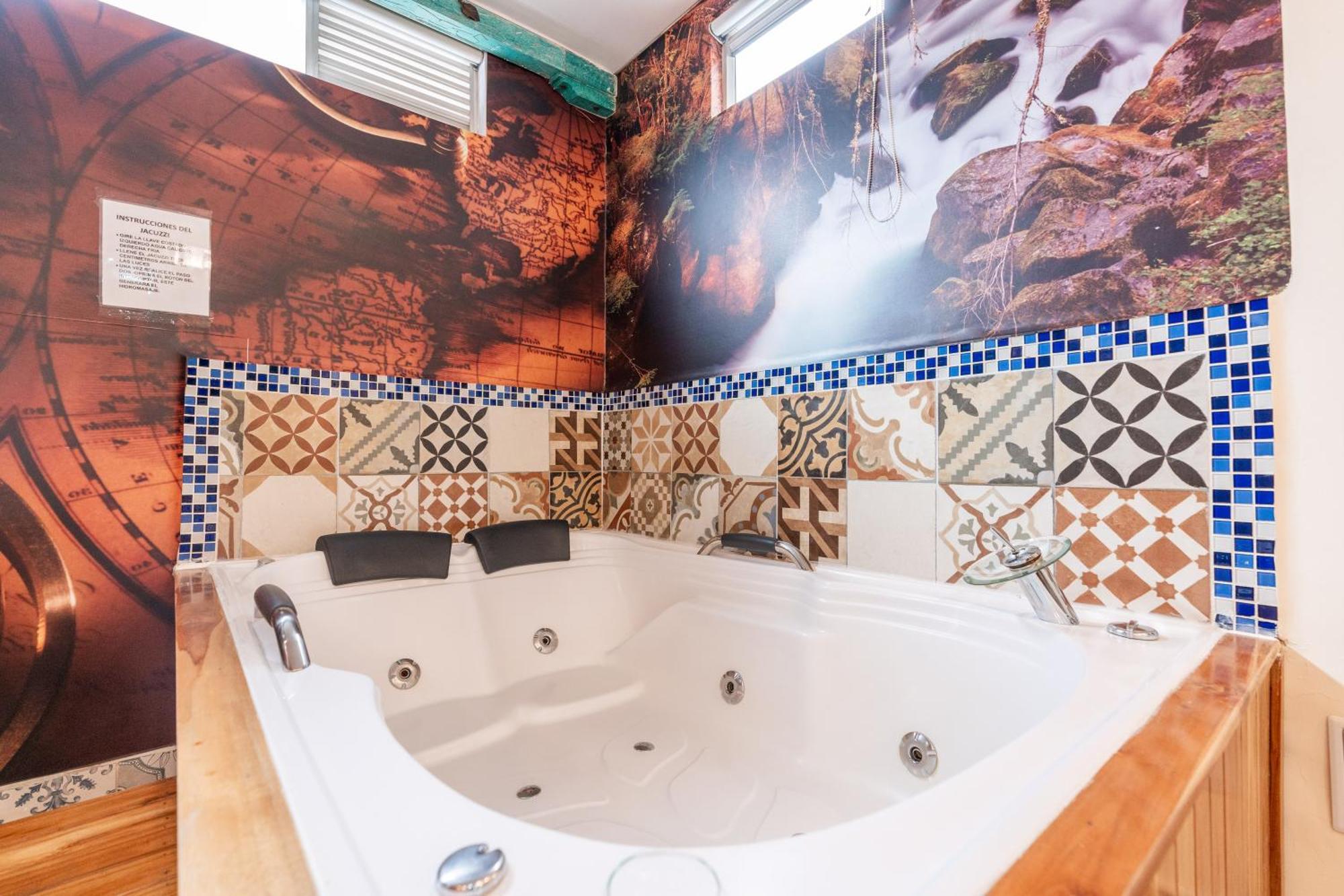Deluxe Suite Spa Bath