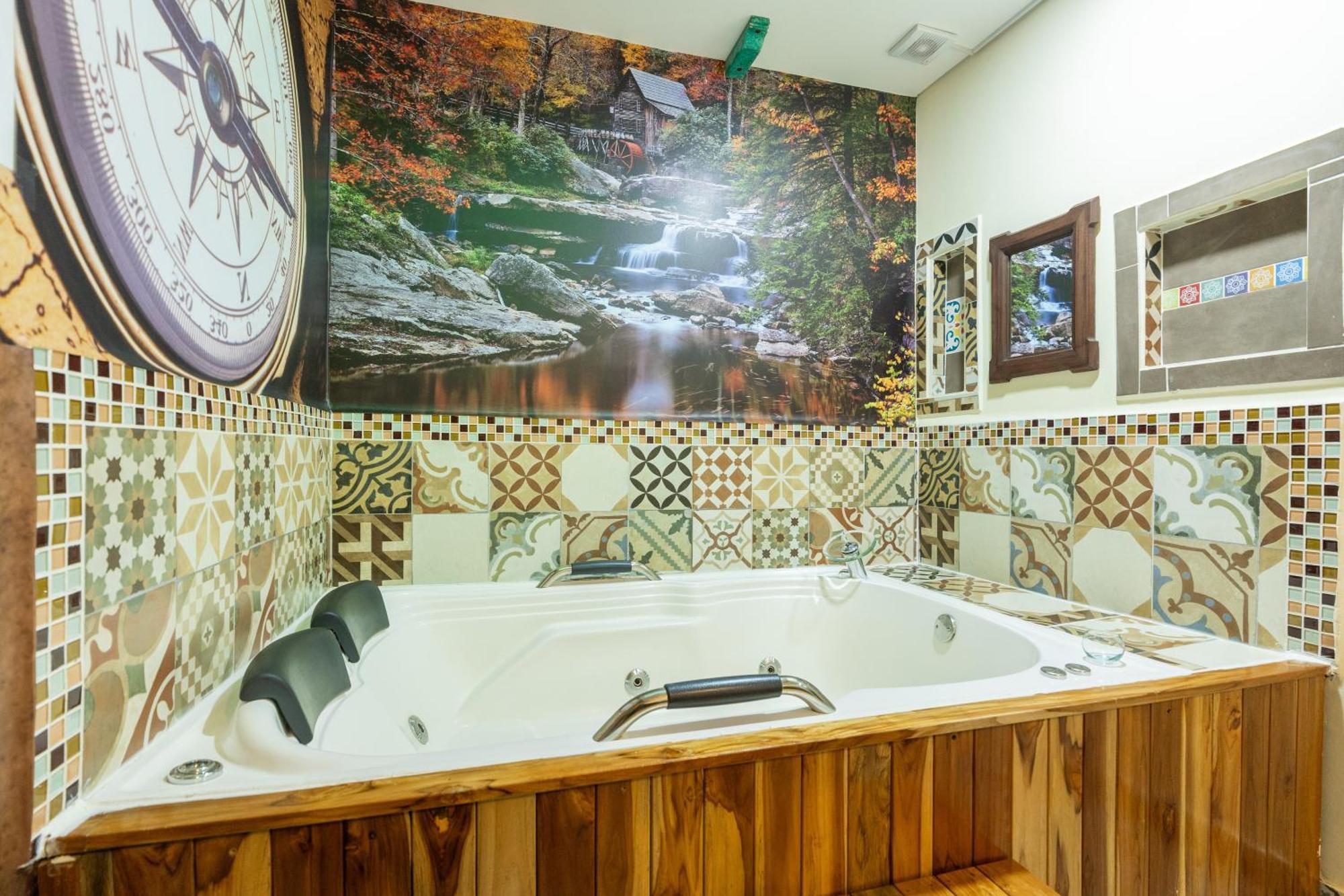 Deluxe Suite Spa Bath