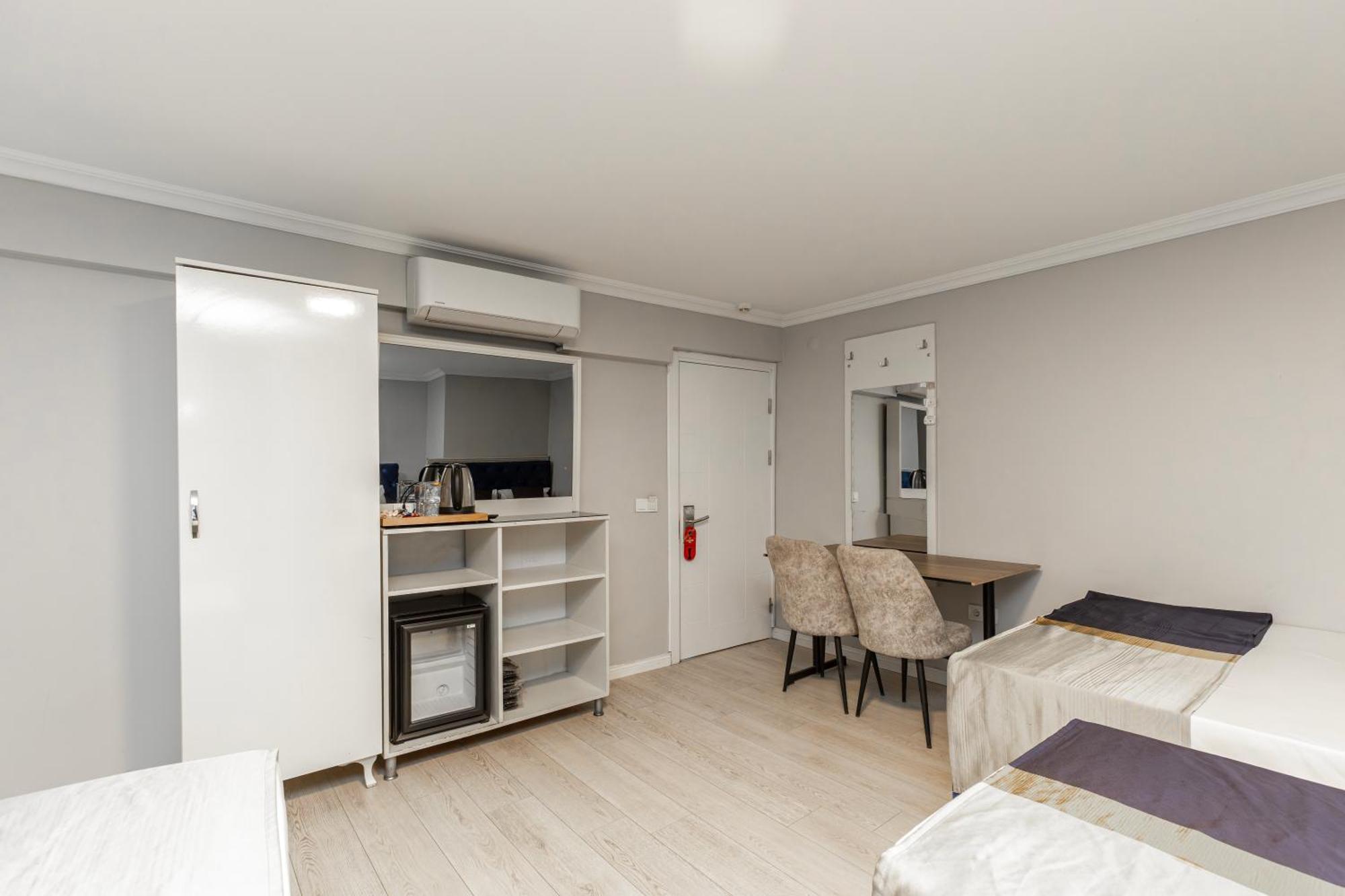Deluxe Family Room