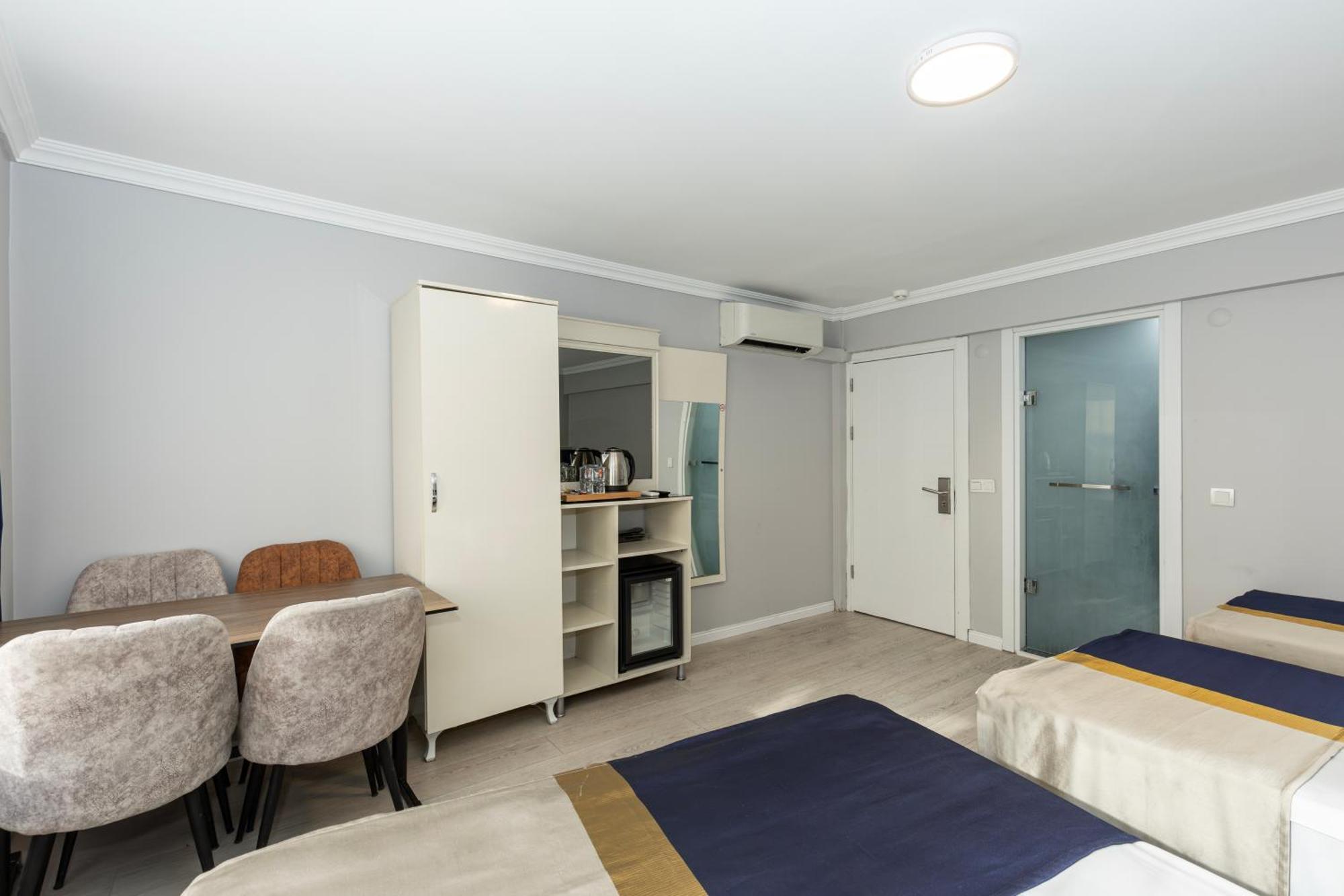 Deluxe Quadruple Room